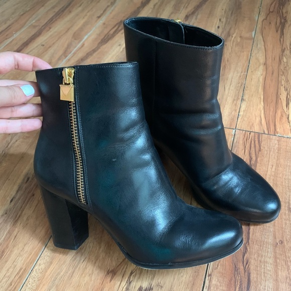 Michael Kors Black Leather booties - Picture 2 of 4